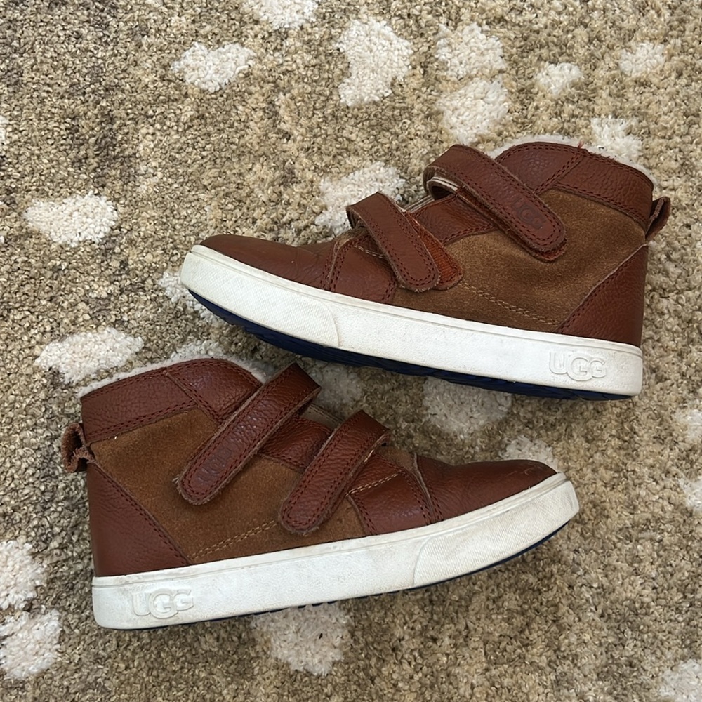 Boys UGG boots size 12 - Picture 2 of 9